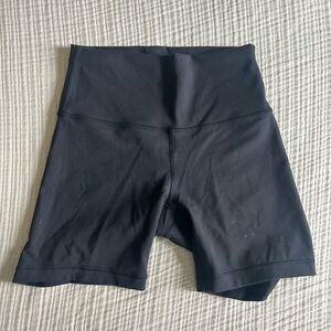 Wunder Train High-Rise Short 6"